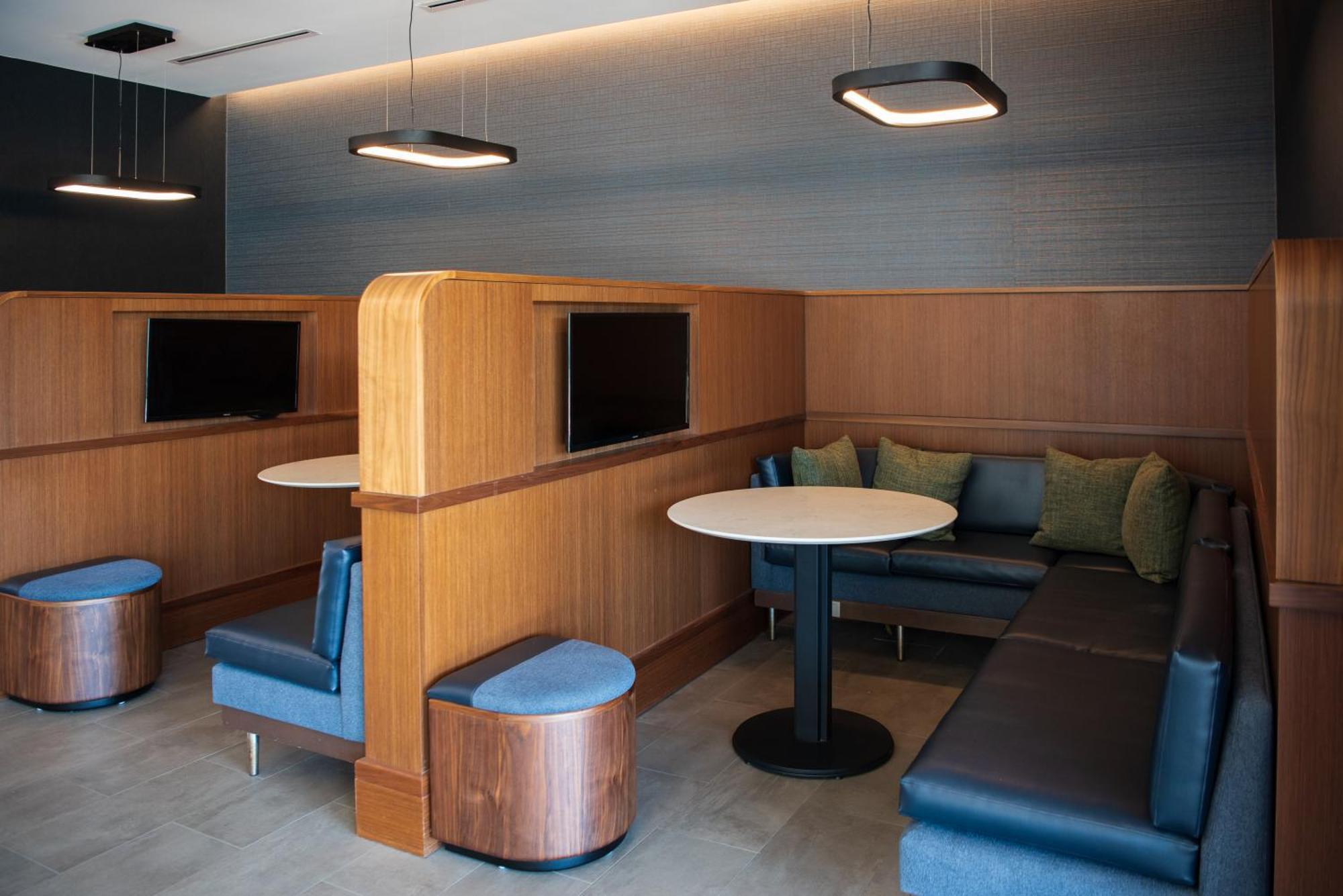 Courtyard By Marriott Lake City Exteriör bild