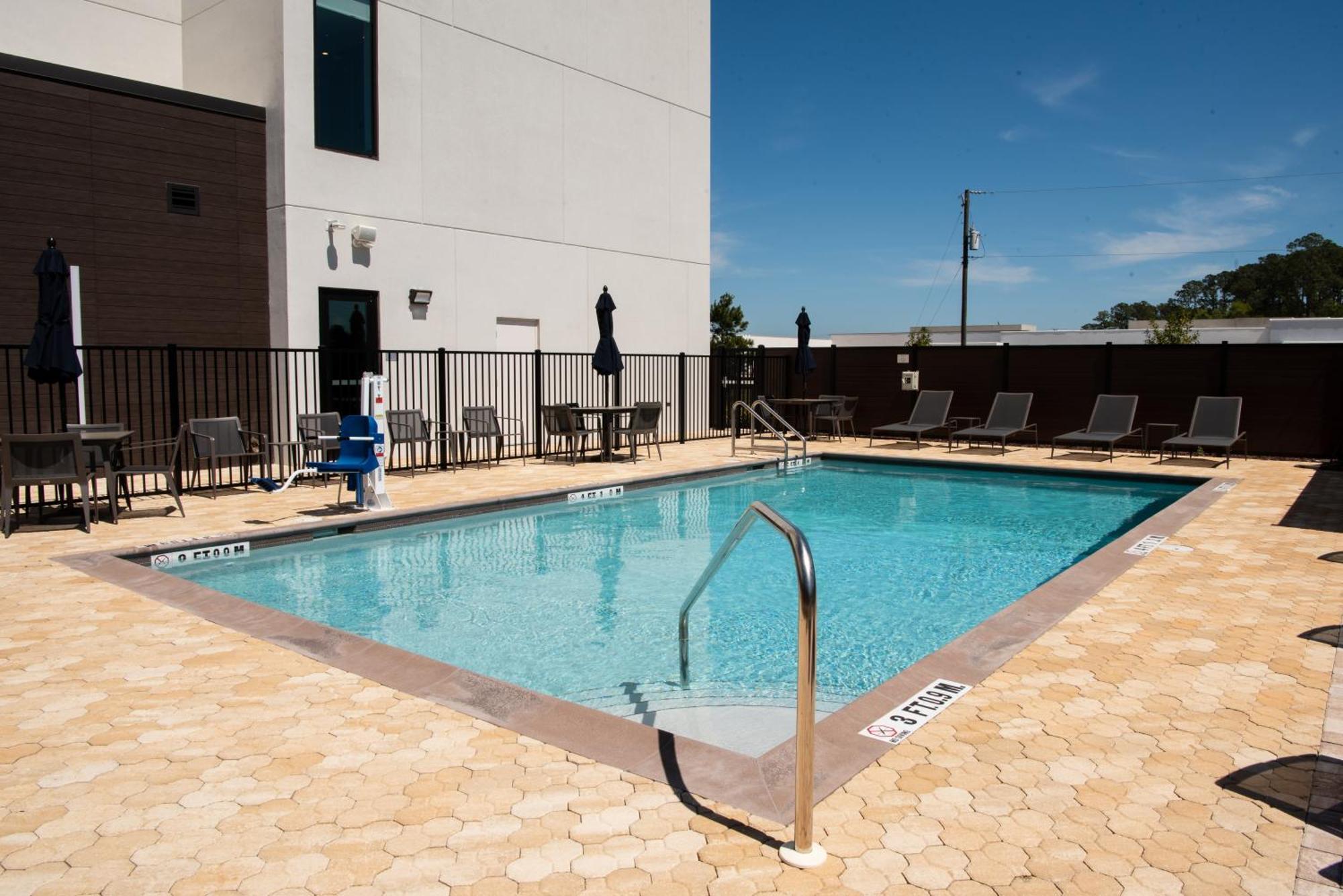 Courtyard By Marriott Lake City Exteriör bild