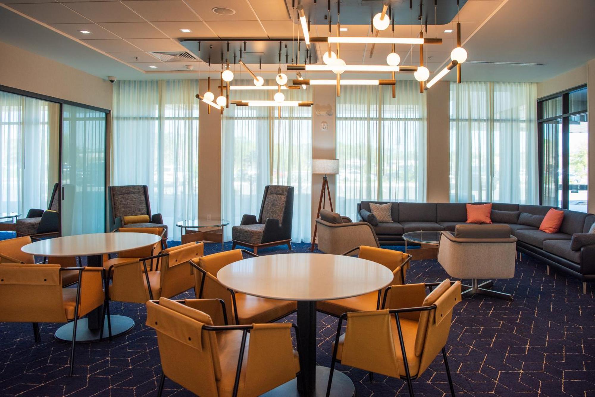 Courtyard By Marriott Lake City Exteriör bild