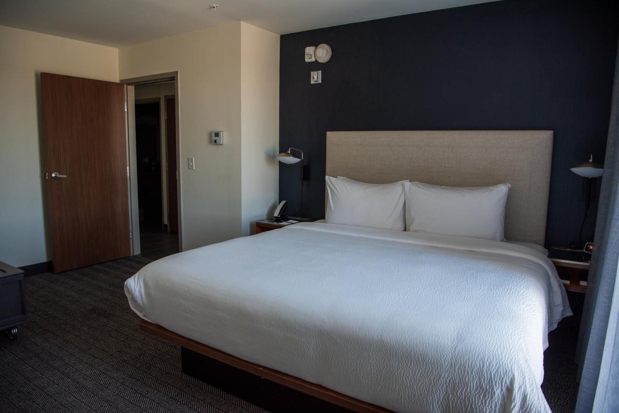 Courtyard By Marriott Lake City Exteriör bild
